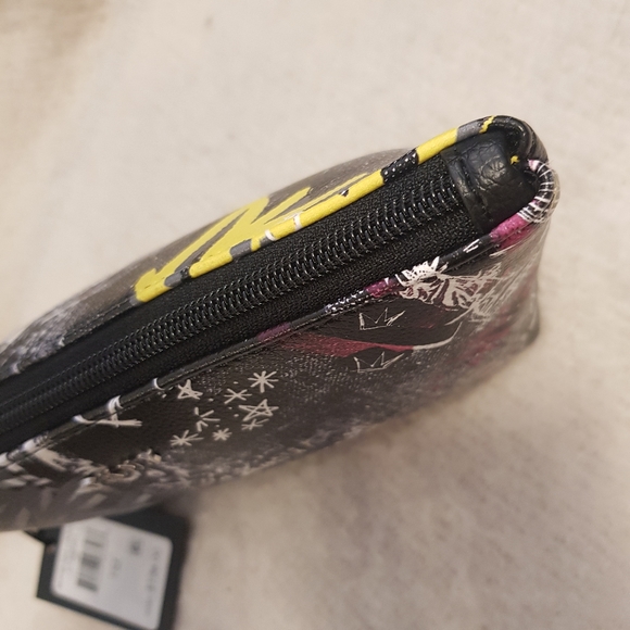 DKNY New York graffiti pouch bag NWT - Picture 7 of 12